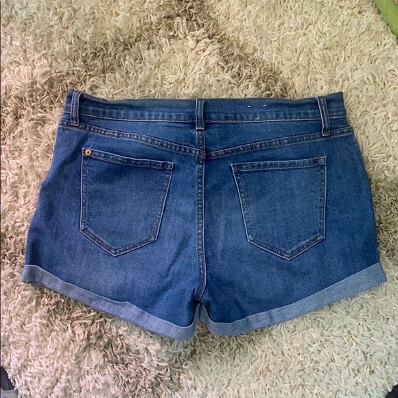 OLD NAVY Denim Shorts - Picture 2 of 6